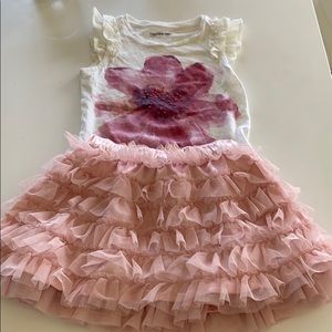 Adorable little girls outfit.